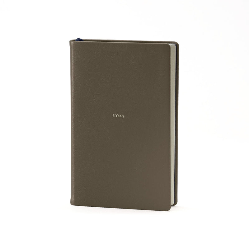 355887_TREULEBEN_5Jahr_Buch_ranger_green_moos_Front_VS01_1200x1200